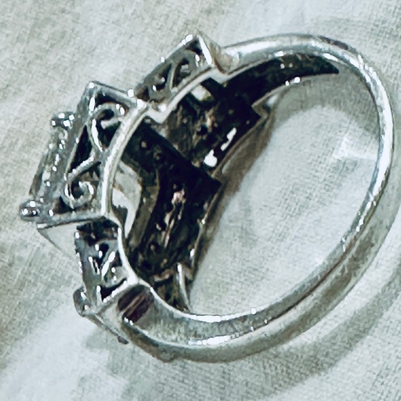 Get engaged! Elegant Silver Tone CZ Ring Intricate Design Size 7 - Picture 3 of 7